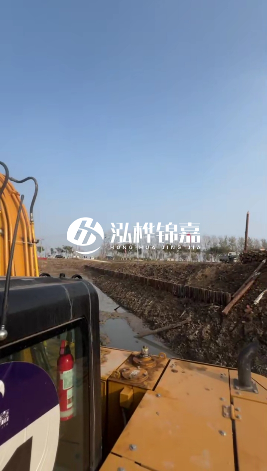 三門峽挖機(jī)打木樁專業(yè)施工-松木樁打樁木價格含運(yùn)輸成本嗎？