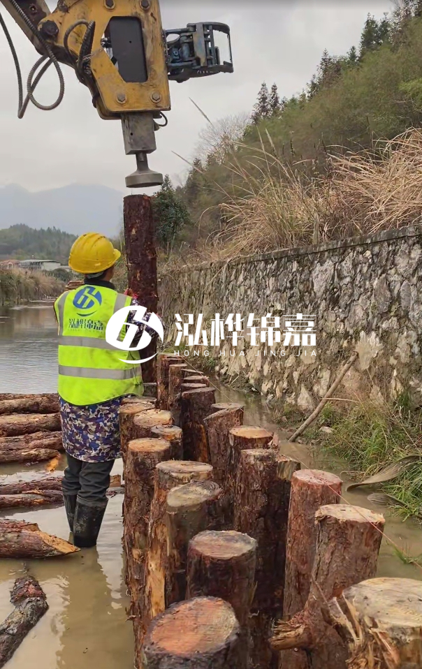 松木樁護(hù)坡如何維護(hù)以延長(zhǎng)使用壽命？做防腐可以嗎？